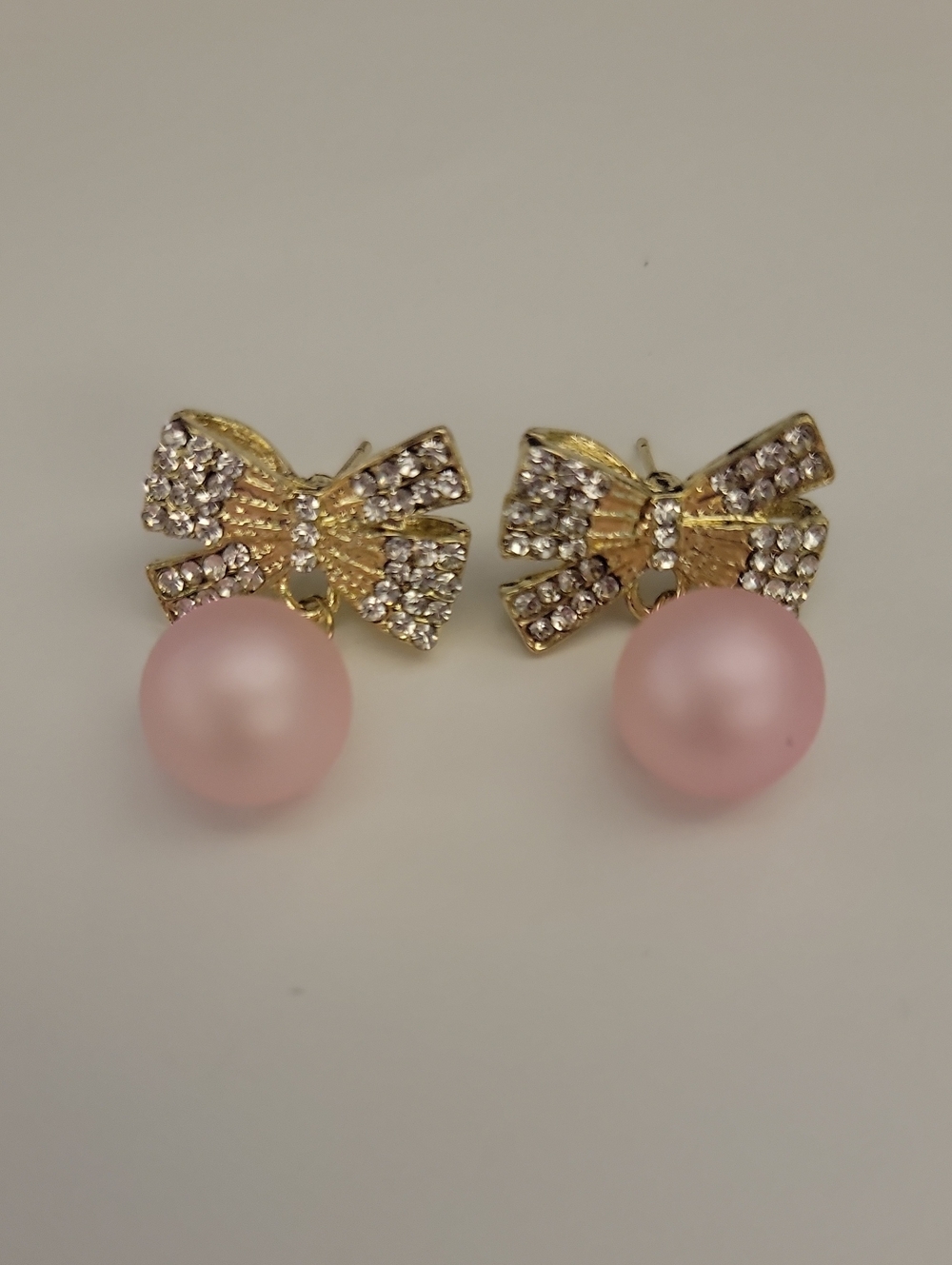 Fashion Jewelry Gold Bow Earrings with Pink Pearl Drops